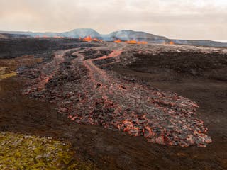 Iceland volcano live: Hotels and Blue Lagoon evacuated as eruption sends clouds of gas towards Grindivik An areal view of the volcanic eruption near the town of Grindavik, on the Reykjanes Peninsula, Iceland from April 2025